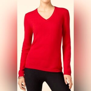 Macys 100% cashmere V-neck sweater